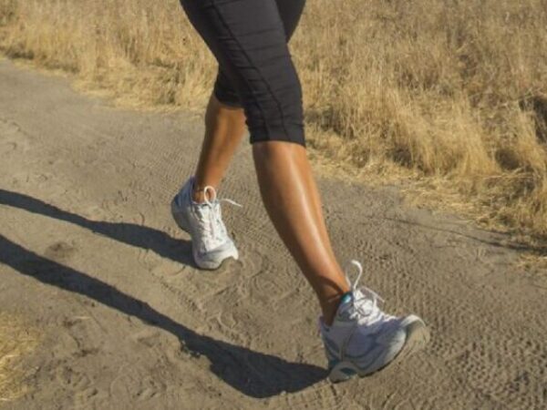 Hodanje određenim tempom uz zdravu prehranu može vam pomoći da smršavite