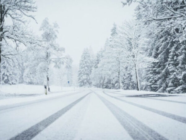 Zbog poledice i snijega, pojedini putevi u BiH obustavljeni za teretna vozila