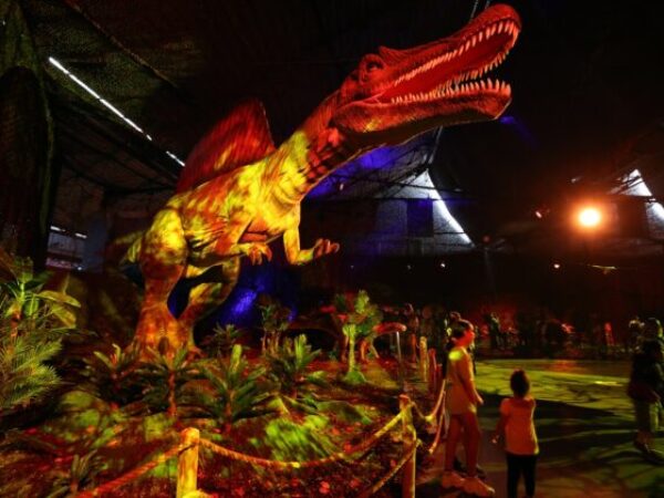 ”Dinos Alive“ u Briselu: Izložba maketa dinosaura nudi jedinstveno putovanje u prošlost
