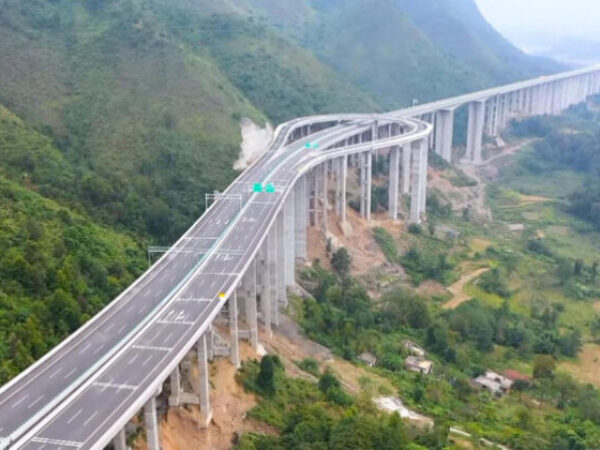 Okretaljka na autoputu u Kini