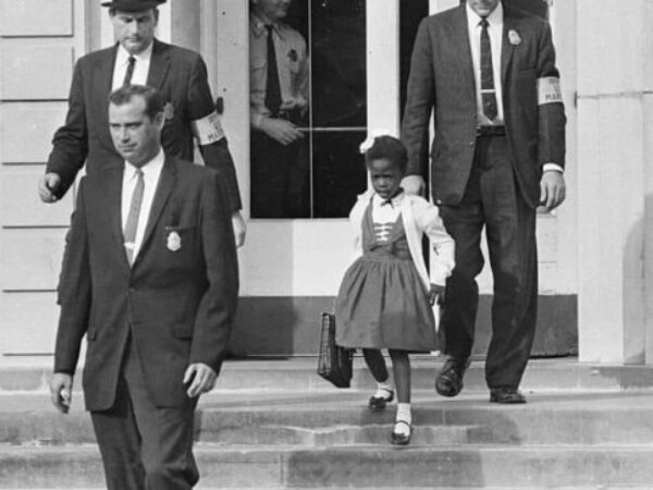 Rubi Bridžis: Tajna stare fotografije, crno dijete u školi za bijelce