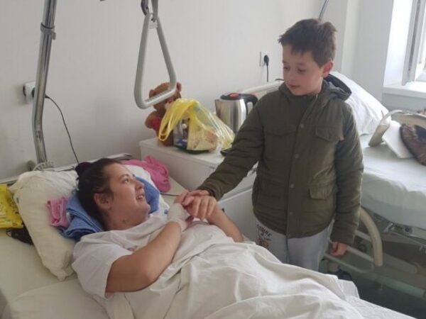 Apel za liječenje: Dina Mujić koja boluje od karcinoma dojke sa metastazama