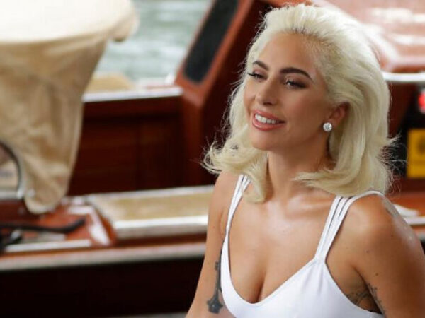 Lejdi Gaga zavodljivim izlaskom iz bazena pokazala seksi tijelo