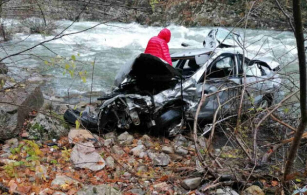 Automobilom sletjeli u kanjon Morače, poginula jedna osoba