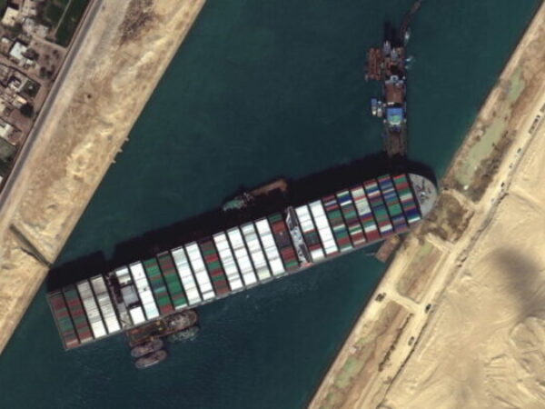 Brod u Sueckom kanalu