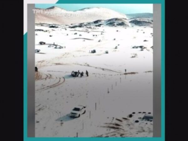 Pješčana uzvišenja Saudijske Arabije prekrivena snijegom