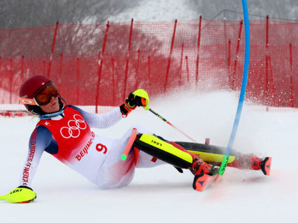 Američka skijašica Mikaela Shiffrin pala je tokom svoje vožnje