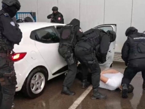Specijalci Žandarmerije uhapsili trojicu inspektora