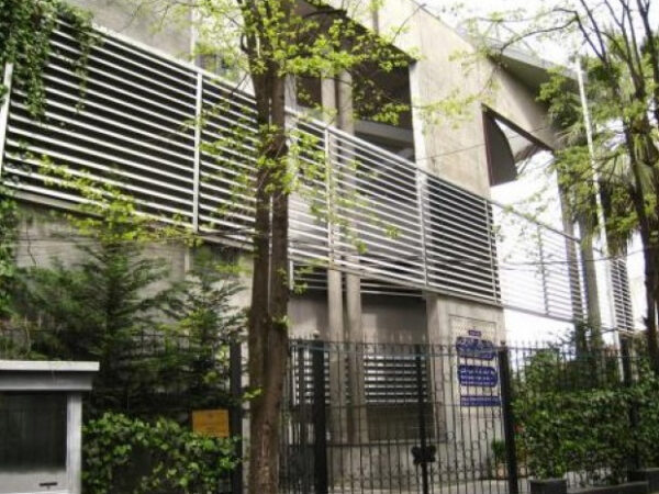 Ambasada-Irana-u-Tirani