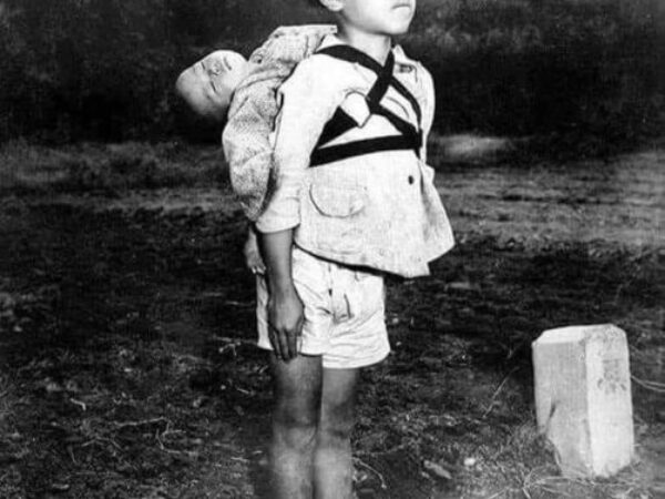 Dječak nosio brata do krematorijuma