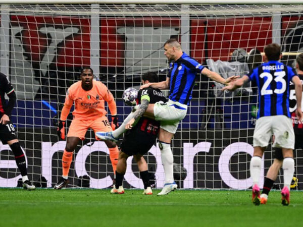 Foto: AFP  8 minut AC Milan - Inter 0:1 Edin Dzeko
