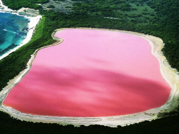 Ružičasto jezero Hillier privlači pažnju turista - Komadić raja