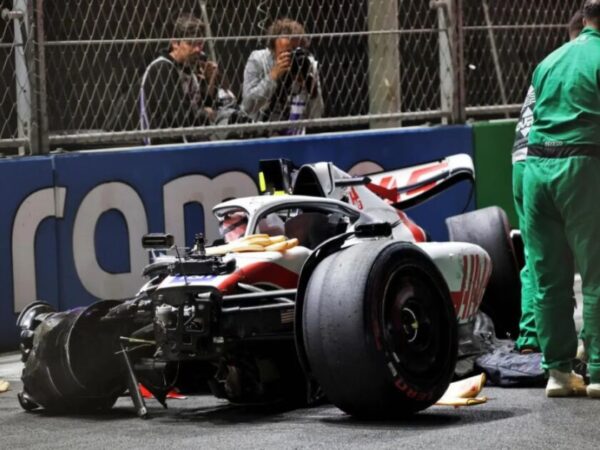 Strašan udes Micka Schumachera u Džedi, bolid Haasa se prepolovio