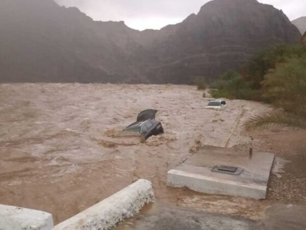 Oman-rain-floods_17ab5222f67_large