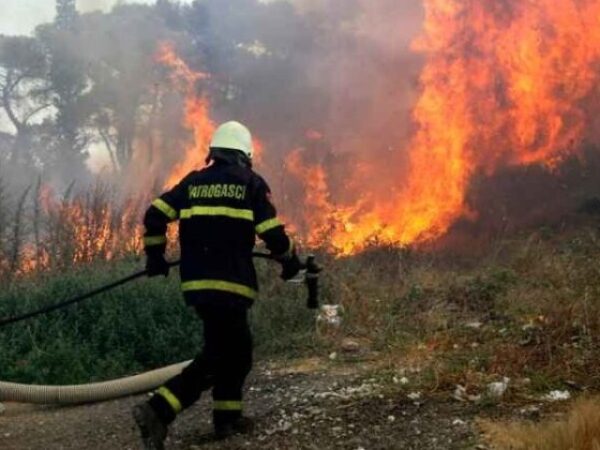 U Jablanici aktivan požar, potrebna pomoć helikoptera