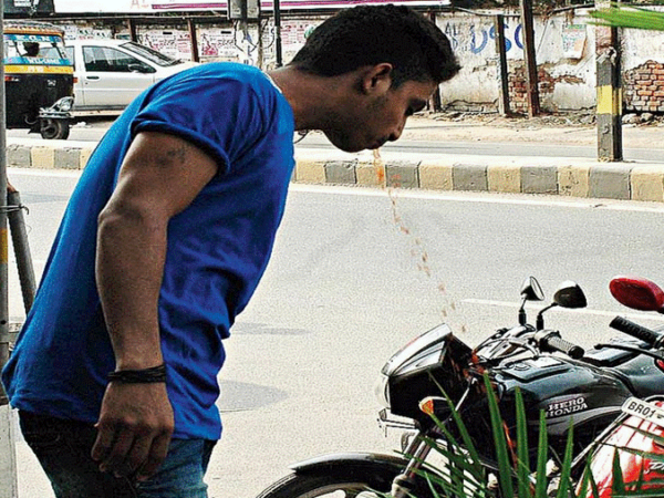 Indija se bori protiv odvratne navike pljuvanja na ulicama