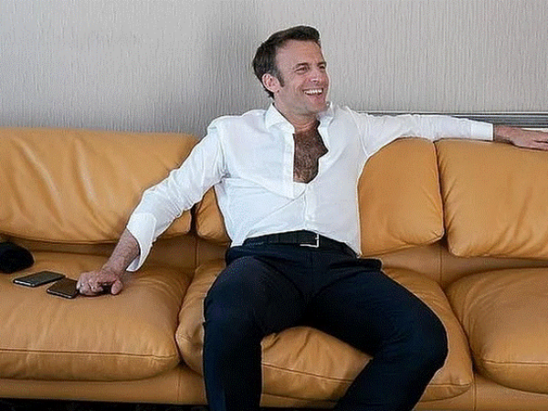 Macron mlađe glasače pokušava privući ležernim fotkama: Širok osmijeh i raskopčana košulja