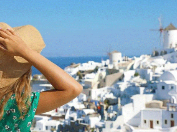 Grčka najavljuje nova pravila za turiste koji se na ljetovanju zaraze koronom