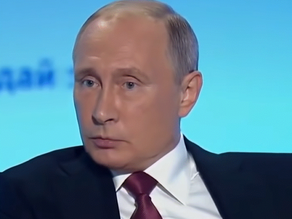 Vladimir Putin pao niz stepenice i "uneredio se"