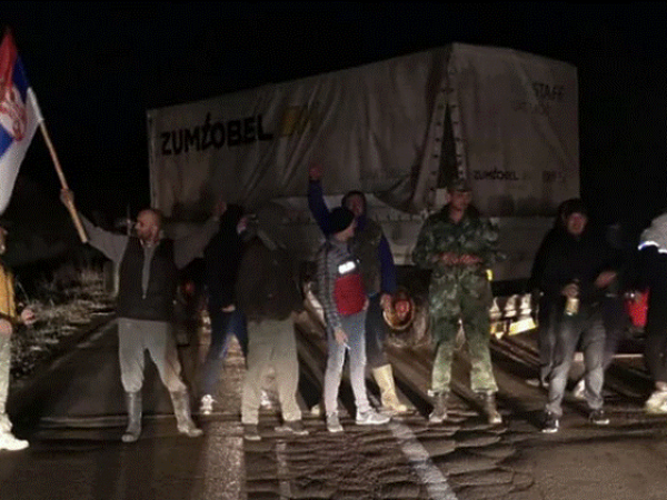 Srbi na Kosovu postavili barikade i na prijelazu Merdare
