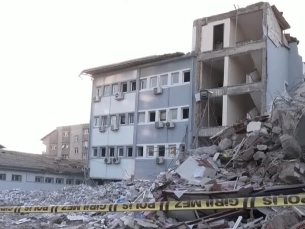 Srušene zgrade u potresu u Turskoj