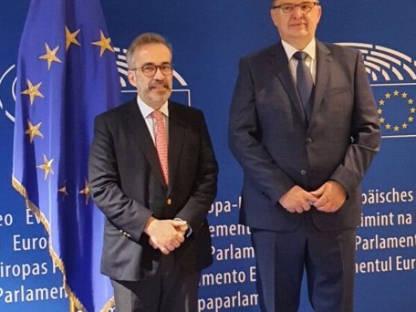 Predsjedavajući Vijeća ministara Bosne i Hercegovine Zoran Tegeltija razgovarao je danas u Briselu sa stalnim izvjestiocem Evropskog parlamenta za BiH