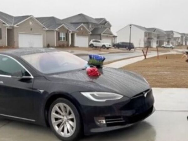 Tesla na poklon
