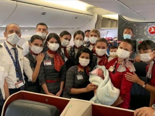Afganistanka se porodila pri evakuaciji tokom leta Turkish Airlinesa