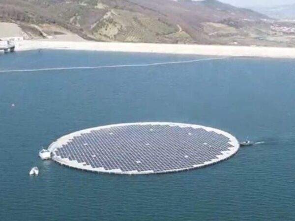 Prva plutajuća solarna elektrana u Albaniji počinje proizvodnju