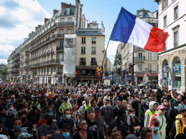 Francuska: Stotine hiljada ljudi na protestima protiv uvođenja obavezne vakcinacije