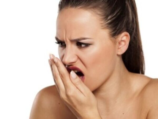 Neprijatan zadah ujutru po buđenju je normalna stvar jer se tokom noći usta osuše