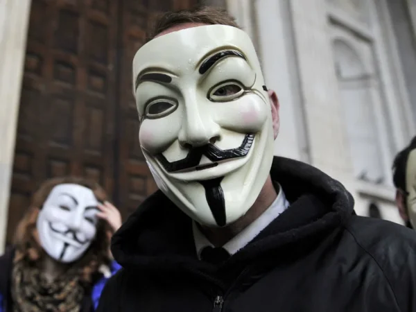 Hakerska skupina Anonymous aktivno napada ruske stranice