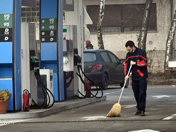 14.12.2021., Slavonski Brod - Od jutros nove cijene goriva na svim benzinskim postajama u gradu. Photo: Ivica Galovic/PIXSELL