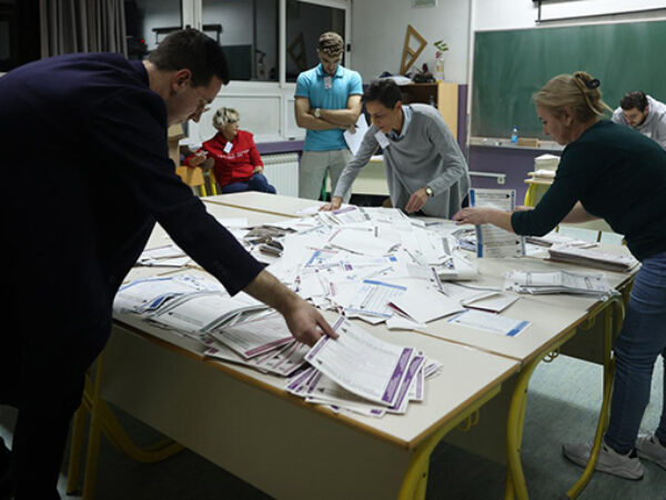 02.10.2022., Sarajevo, Bosna i Hercegovina - Brojanje glasova nakon sto su u 19:00 zatvorena biralista. Photo: Armin Durgut/PIXSELL
