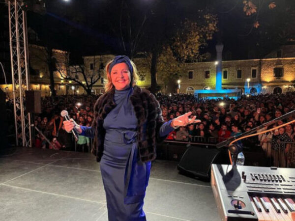 Ana Bekuta je za Novu godinu pjevala u Trebinju