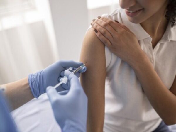 Medicinska sestra u Njemačkoj razbila bočicu s vakcinom