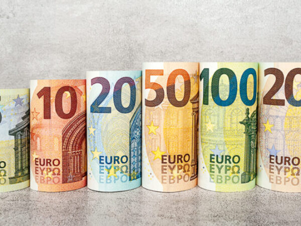 Dolar ojačao drugi tjedan zaredom, euro oslabio