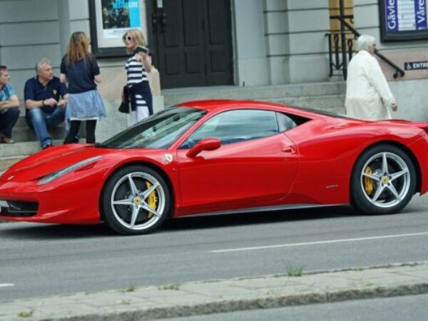 Najskuplji uvezeni automobil u 2021. bio je Ferrari vrijedan 500.000 KM