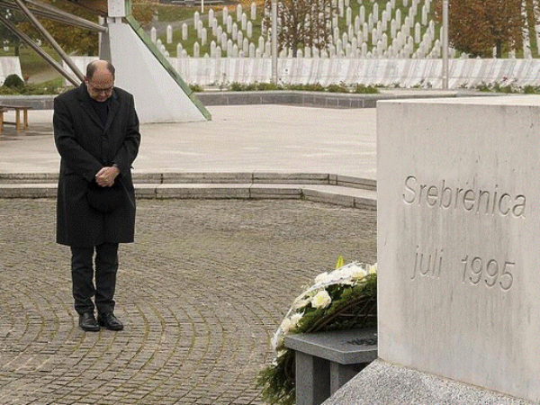 Christian Schmidt posjetio Potočare i odao počast žrtvama genocida u Srebrenici