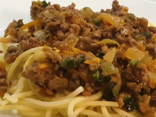 Brzi i lagani špageti bolonjez (bolognese)