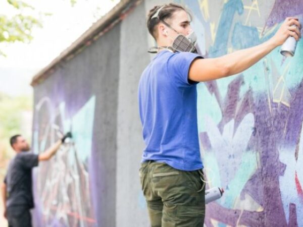 Graffiteri iz regije crtaju u Sjevernom logoru u Mostaru