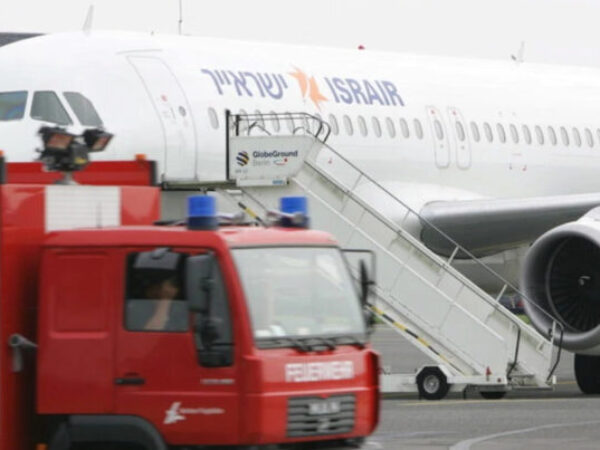 Putnici su vraćeni kući ili su smješteni u hotele nakon što avion Israira nije dobio dozvolu da preleti preko Saudijske Arabije na putu prema Dubaiju.