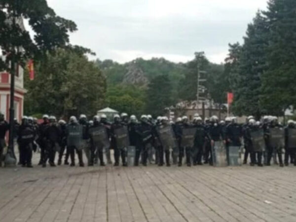 Policija na Cetinju bacila više suzavaca: Povrijeđeno najmanje četvero građana