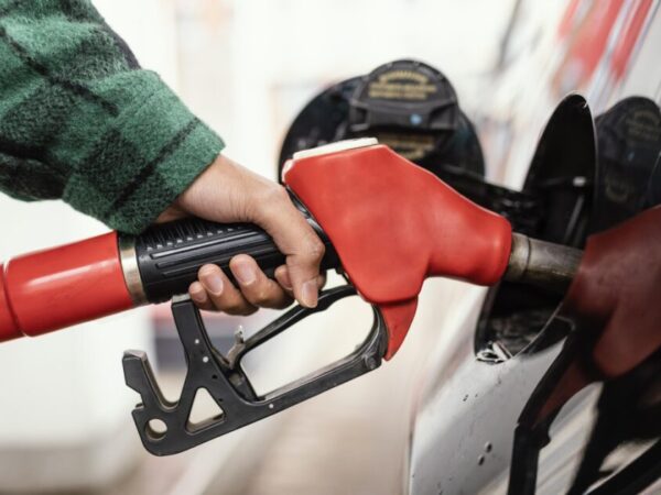 Pad cijena goriva - litar benzina na pojedinim pumpama ispod 3 KM