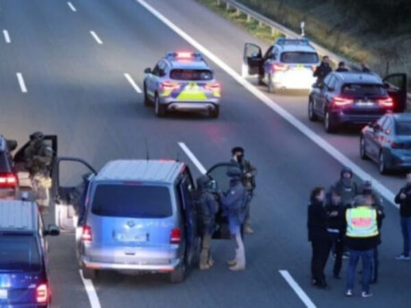 Talačka kriza u Njemačkoj: Naoružani Balkanac drži taoce u autobusu