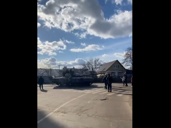Ukrajinci svojim tijelima pokušali zaustaviti tenkove u Bakmaču (VIDEO)