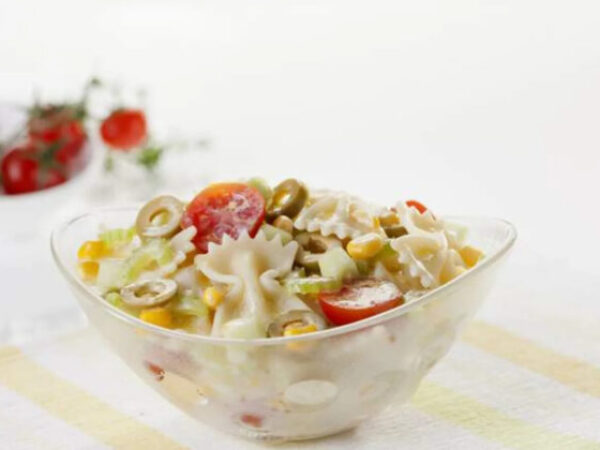 Salata s tjesteninom i povrćem