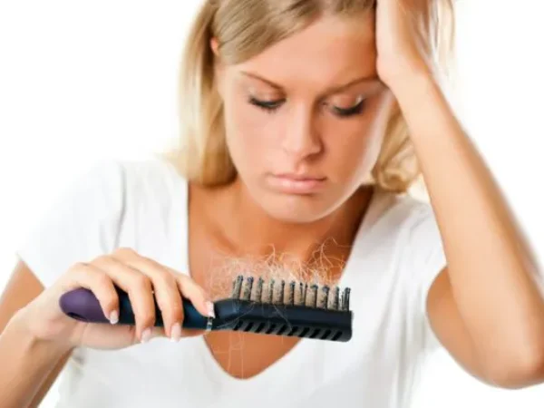 Kako spriječiti opadanje kose i potaknuti njezin rast?