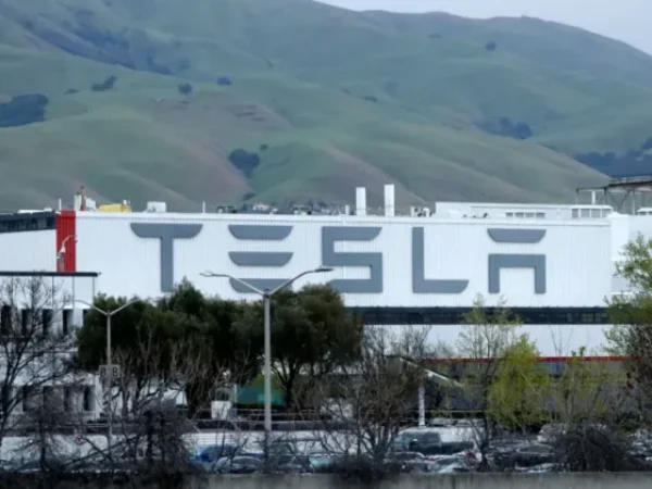 Američki savezni sudija naredio je kompaniji Tesla Inc da plati više od 130 miliona