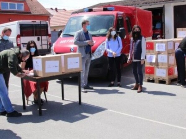 TIKA isporučila 200 ramazanskih humanitarnih paketa u Slatinu